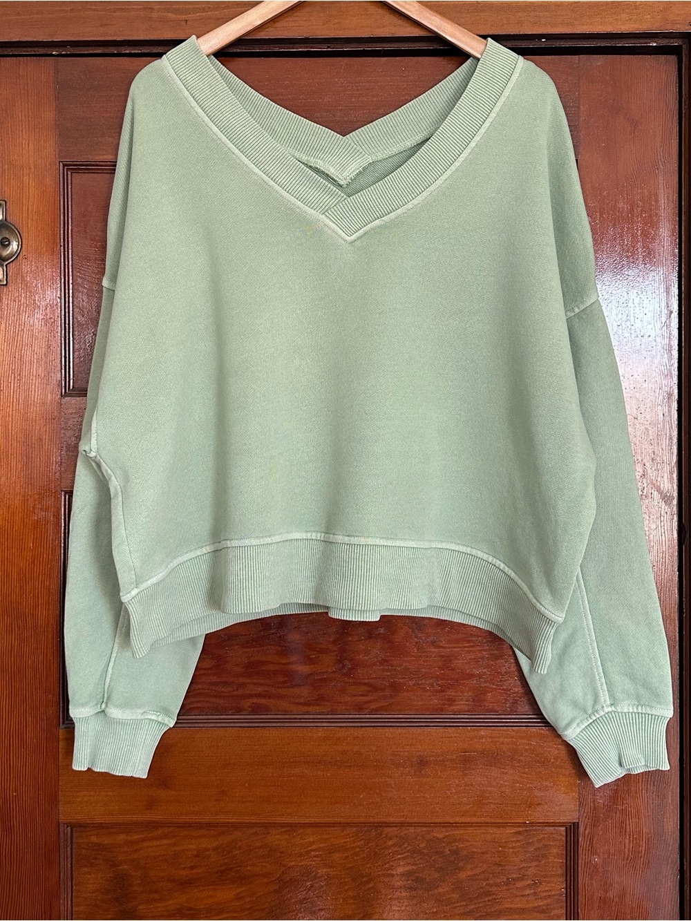 Aerie Go-To Oversized V-Neck Crop Sweatshirt Size Medium Sage Green Loungewear